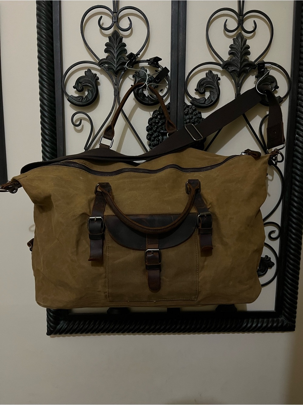 NEWHEY 55L 
Travel Duffel Bag
Waterproof Waxed Canvas & Leather Weekender Bag